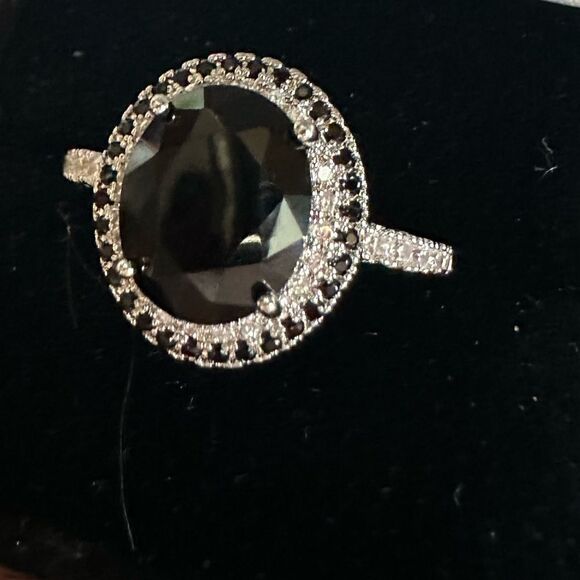 🖤 925 Sterling Silver Oval Cut Black Onyx & White Lab-Created Diamonds Ring - Picture 3 of 16